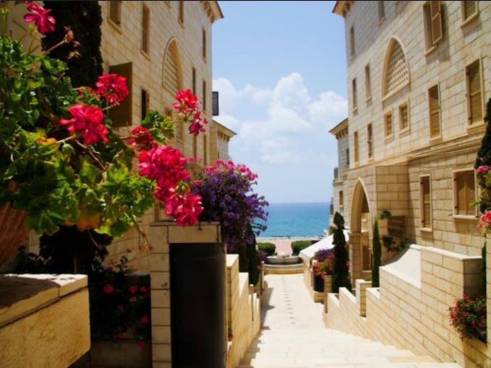 Andromeda Hill Apartments And Spa Tel Aviv Esterno foto